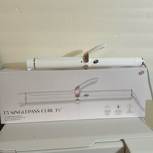 T3 SinglePass Curl 1.25 Inch Professional Curling Iron - White